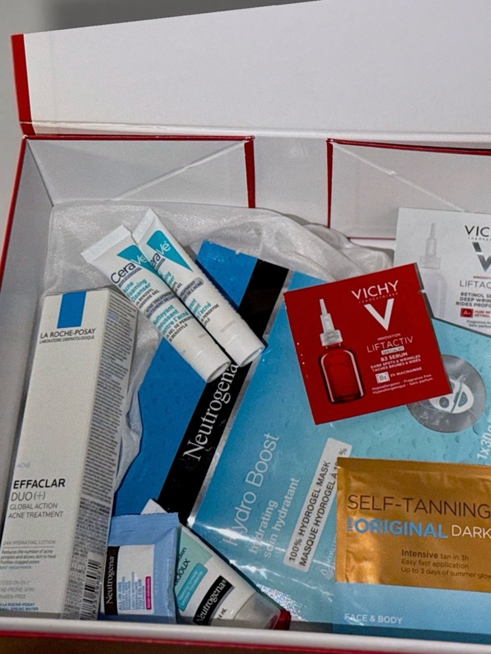 Skincare Bundle La Roche-Posay Effaclar Duo (+) minis and sample bundle